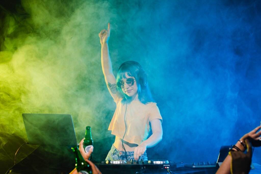 10 Clubs in Mumbai Worth Visiting If You Enjoy Nightlife and Parties 5 Clubs in Mumbai Worth Visiting If You Enjoy Nightlife and Parties